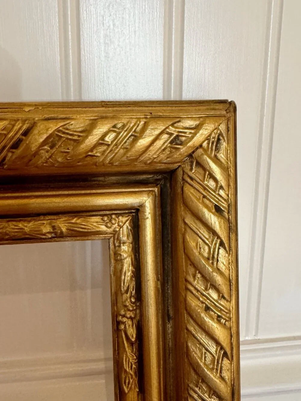 Ornate Gold Wood Picture Frame – Fits 8x10